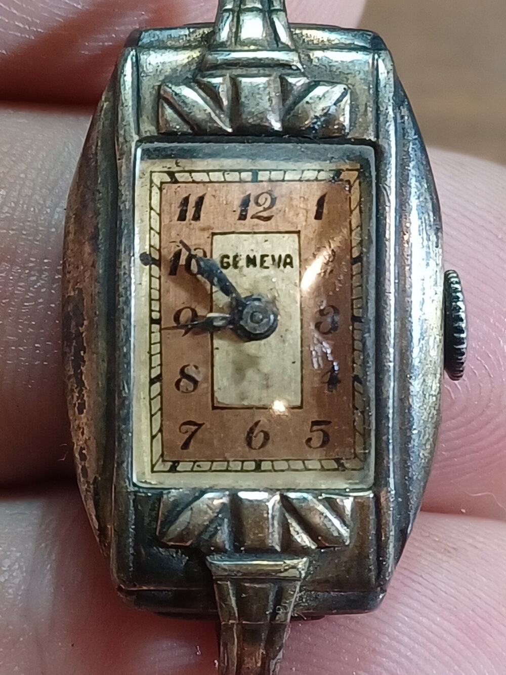 Antique Geneva Ladies Wind Up Watch Running